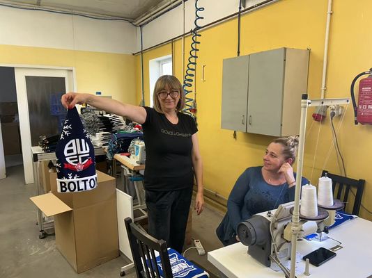 Alta velocità 9 pollici larghezza a maglia 7 GG Overlock macchina da cucire per cappello a maglia invernale a maglia
