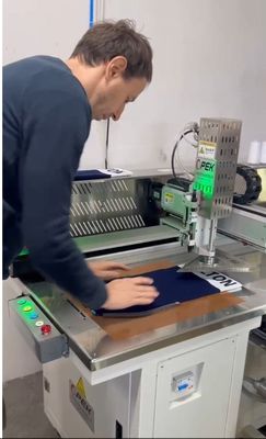 Alta efficacia Opek-300HS Automatic Knitted Hat Overlock Sewing Machine per prodotti da cucire