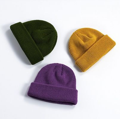 Cappelli a maglia con tecnologia automatica e senza cuciture