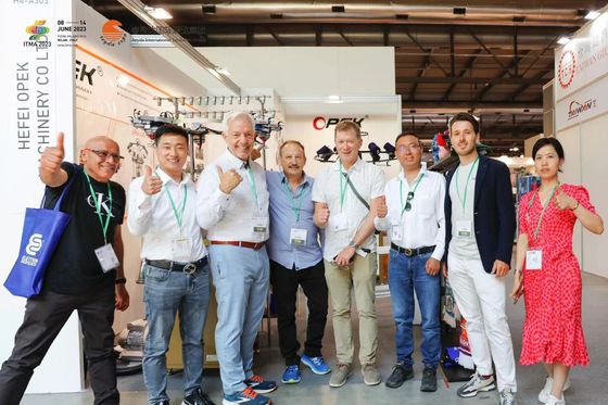Macchine per cucire industriali completamente automatiche Prodotti per cucire a piedi con punti di overlock