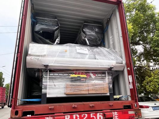 La macchina da maglieria da letto piatta da 52 pollici, lo strumento perfetto per la produzione di colletti e maglioni.