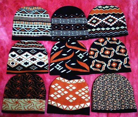 Crea cappelli e cappelli professionali a casa con una macchina da maglieria completamente automatica da 1 kW