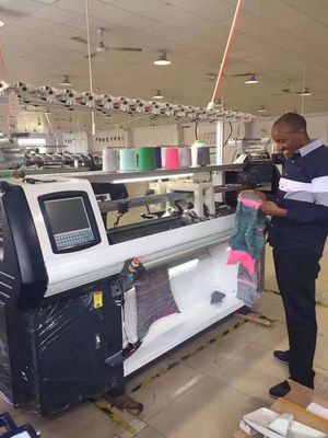 Macchina di maglieria piatta a Jacquard ad alta produttività per polo con colletto e polsini