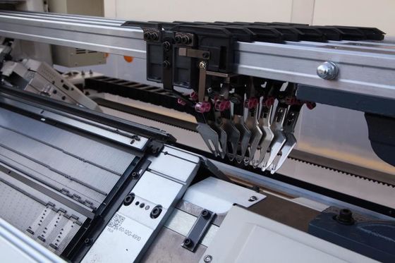 Macchina di maglieria per scarpe Flyknit 3D completamente computerizzata Capacità di produzione 800 kg
