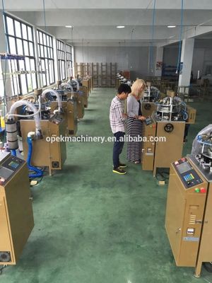 Macchina avanzata per la fabbricazione di cappelli per sciarpe Jacquard a servomotore
