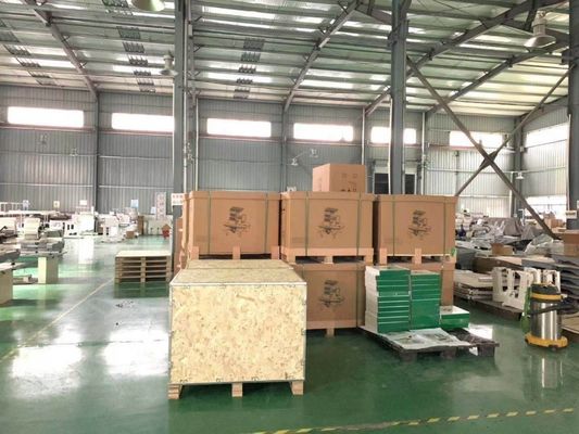 precisione Cambiamento automatico di colore e taglio Macchina di ricamo al computer con 4 teste