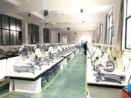 Macchina di ricamo a cappello per abbigliamento piatta 120*95cm Dimensione del tavolo di lavoro Ideale per i mercati nazionali