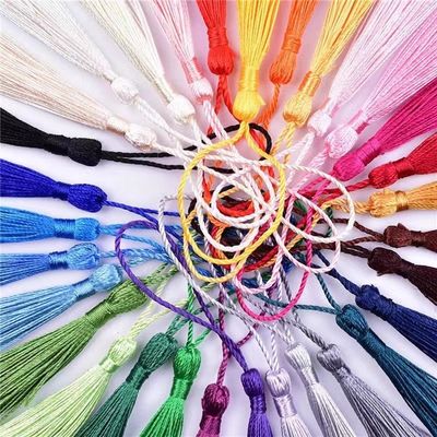 2 - 4 alimentatori con frange cinesi Tassel Making Machine per la produzione di Beanie Pompom