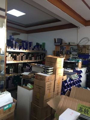 Fornitore di alimentazione di commutazione della macchina a maglia compatta 5V / 12V / 24V per impianti di produzione