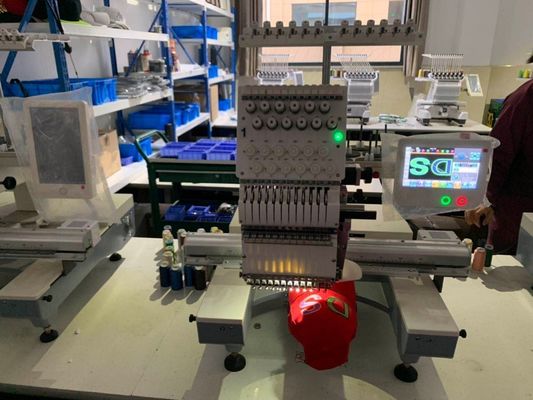 4 Testa 3 2 Macchina di ricamo computerizzata a testa singola con tavolo da lavoro