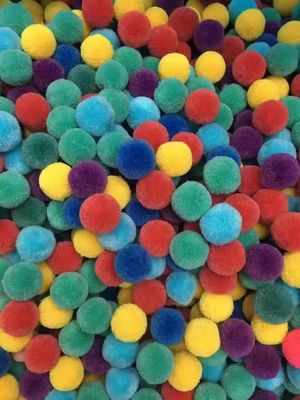 Vivi la maglieria come mai prima d'ora con 5000 PCS/ORA Keychain Pompom Machine