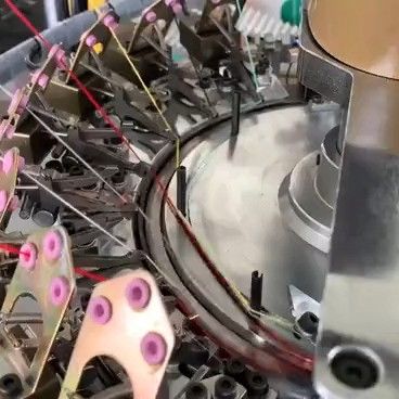 2023 Macchina di fabbricazione di beanie completamente computerizzata 325 KG per soluzioni di branding personalizzate
