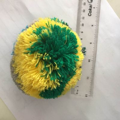 Macchina per la fabbricazione di pompom ad alta velocità con capacità di filati sofisticati e senza controllo computerizzato